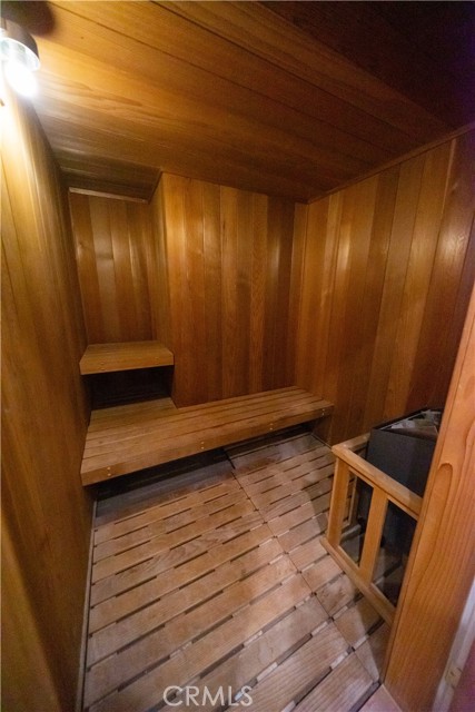 Detail Gallery Image 64 of 74 For 17437 Oak Creek Ct, Encino,  CA 91316 - 5 Beds | 5/1 Baths