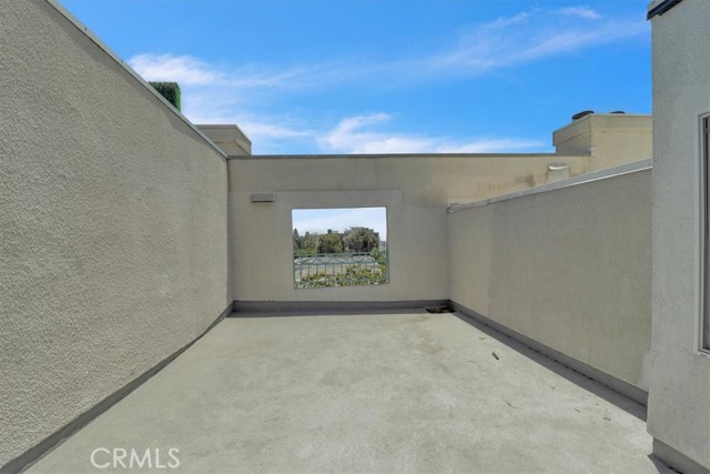 390 S Sepulveda Boulevard, Brentwood CA: https://media.crmls.org/medias/b9fbd0ec-7ad7-41af-97ea-a855a0cd1bd5.jpg