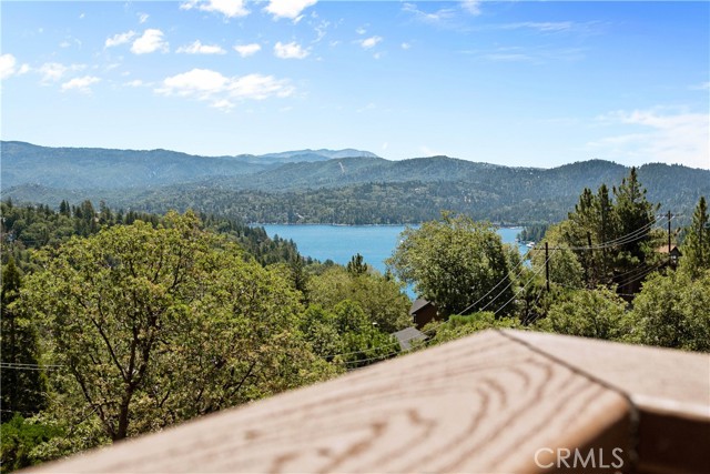 1088 Nadelhorn Drive, Lake Arrowhead CA: https://media.crmls.org/medias/b9fbe351-5a47-443c-9635-22aaeeaacadd.jpg
