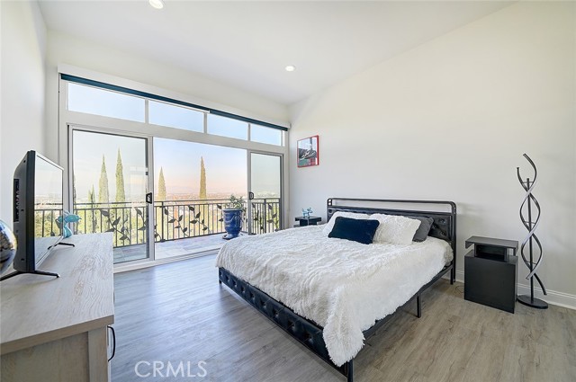 Detail Gallery Image 24 of 44 For 3952 Oakfield Dr, Sherman Oaks,  CA 91423 - 5 Beds | 4/1 Baths