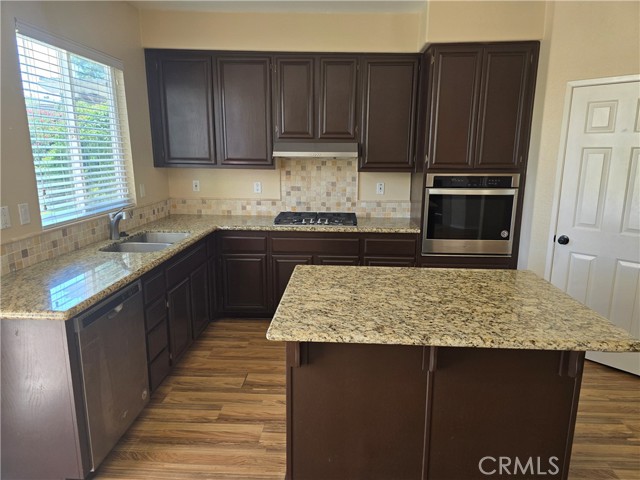 Detail Gallery Image 4 of 23 For 41342 Pine Tree Cir, Temecula,  CA 92591 - 3 Beds | 2 Baths