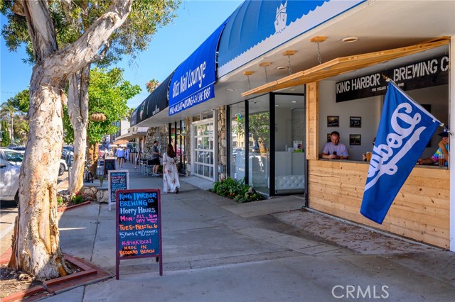 201 Calle Miramar, Redondo Beach CA: https://media.crmls.org/medias/b9fc17c0-15bc-4fe4-b70e-447ee75a3dd4.jpg