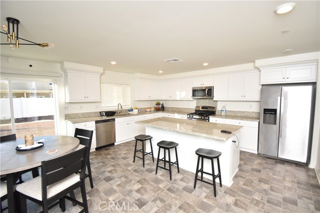 Detail Gallery Image 8 of 21 For 5280 Coyote St, Hemet,  CA 92545 - 4 Beds | 3 Baths