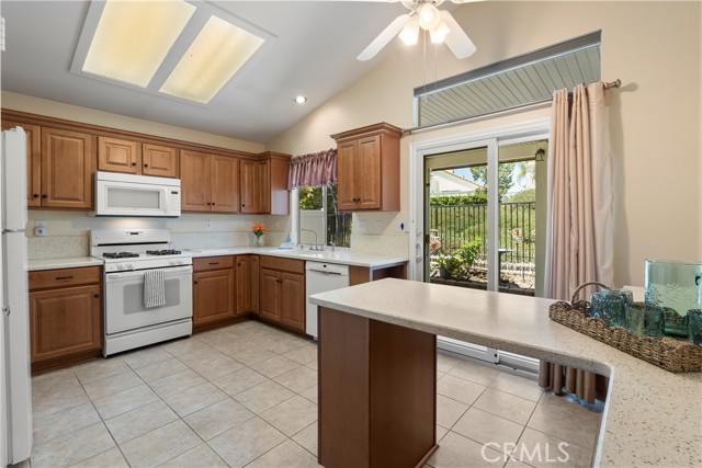 23998 Via Astuto, Murrieta CA: https://media.crmls.org/medias/b9fcd657-859b-4868-a536-909d2779f6c7.jpg