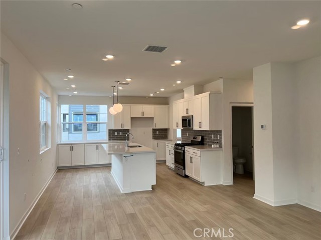 Detail Gallery Image 8 of 53 For 4490 S Bryant Paseo, Ontario,  CA 91762 - 4 Beds | 3/1 Baths