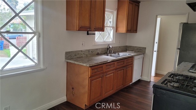 Detail Gallery Image 4 of 18 For 231 S Avenue 55, Los Angeles,  CA 90042 - 3 Beds | 2 Baths