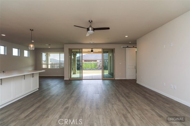 11001 Arundel, Bakersfield CA: https://media.crmls.org/medias/b9fd5331-4983-41f1-bb33-b90daa685480.jpg