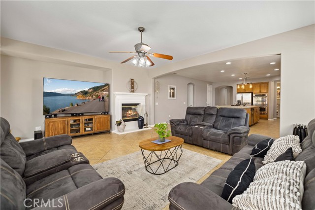 Detail Gallery Image 5 of 36 For 3601 Tournament Dr, Palmdale,  CA 93551 - 4 Beds | 3 Baths