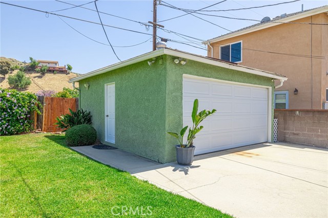 Detail Gallery Image 19 of 31 For 8404 Glenoaks Bld, Sun Valley,  CA 91352 - 3 Beds | 2 Baths