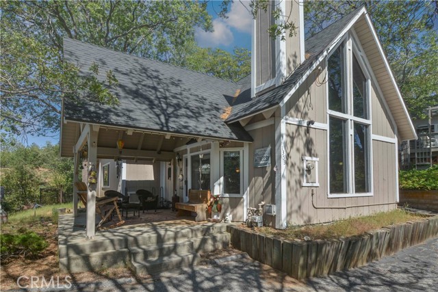 1353 Golden Rule Lane, Lake Arrowhead CA: https://media.crmls.org/medias/b9fee17c-d040-4177-8838-a8dbf21349ff.jpg