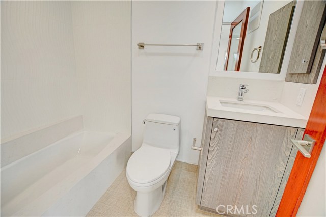3RD LEVEL/LOFT BATHROOM