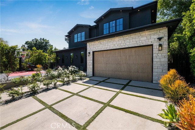 Detail Gallery Image 5 of 48 For 5517 Allott Ave, Sherman Oaks,  CA 91401 - 5 Beds | 6 Baths