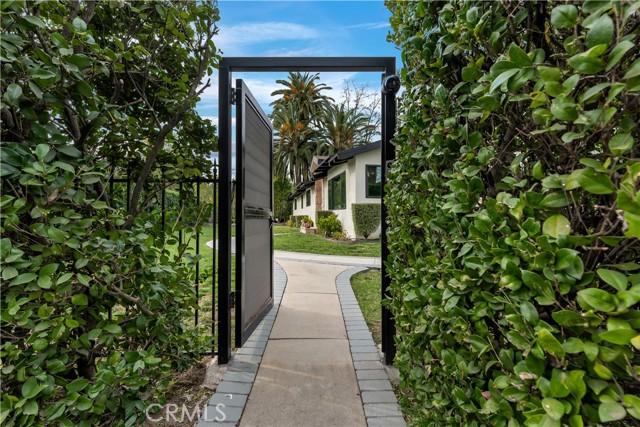 Detail Gallery Image 28 of 29 For 19943 Oxnard, Woodland Hills,  CA 91367 - 4 Beds | 3 Baths