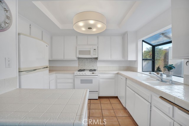 Detail Gallery Image 18 of 34 For 19431 Sherman Way #10,  Reseda,  CA 91335 - 2 Beds | 2/1 Baths