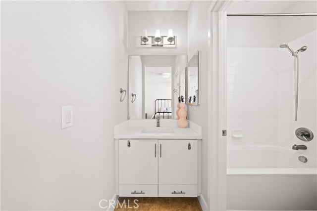 9 Compass Court, Aliso Viejo CA: https://media.crmls.org/medias/ba0134fb-d4b6-4d9d-979f-4559171b7491.jpg