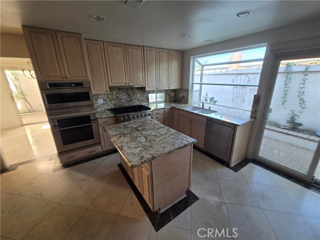 Detail Gallery Image 6 of 31 For 18 Laconia, Irvine,  CA 92614 - 3 Beds | 2/1 Baths