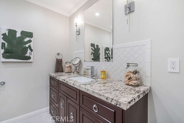 Detail Gallery Image 19 of 30 For 3325 Alginet, Encino,  CA 91436 - 6 Beds | 4/1 Baths