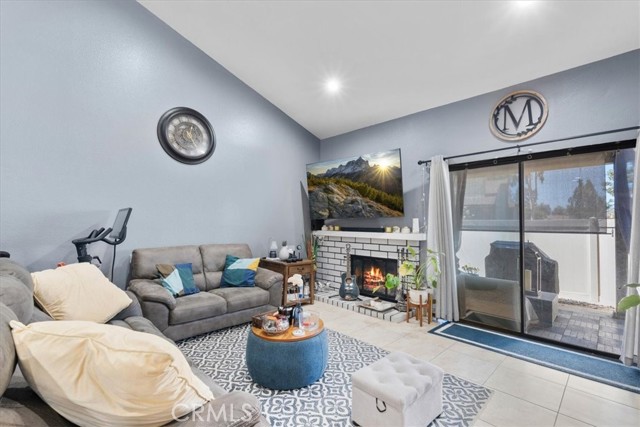 Detail Gallery Image 6 of 28 For 1031 S Palmetto Ave #N1,  Ontario,  CA 91762 - 2 Beds | 2/1 Baths