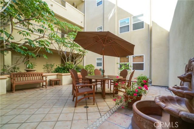 Detail Gallery Image 5 of 32 For 14343 Burbank Bld #301,  Sherman Oaks,  CA 91401 - 3 Beds | 2 Baths