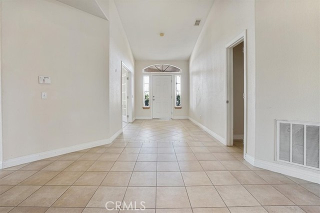 12771 Elm Street, Oak Hills CA: https://media.crmls.org/medias/ba02dd43-43d1-4c32-b9b3-0244e9675bde.jpg