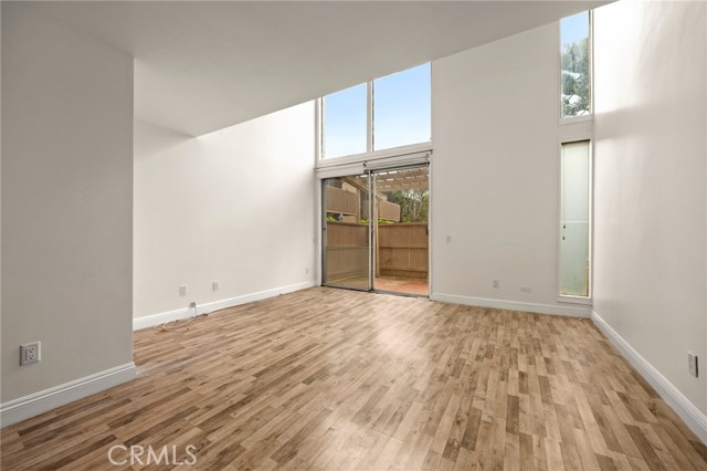 Detail Gallery Image 5 of 36 For 1088 Cabrillo Park Dr a,  Santa Ana,  CA 92701 - 1 Beds | 1 Baths
