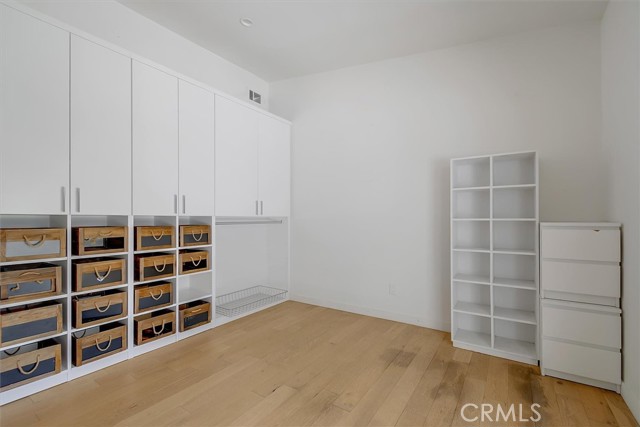 Detail Gallery Image 34 of 66 For 24216 Calvert St, Woodland Hills,  CA 91367 - 5 Beds | 3/1 Baths