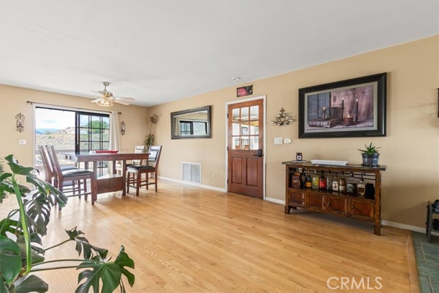 770 Roads End, Lebec CA: https://media.crmls.org/medias/ba04b685-0e0a-41c4-8049-7e3b176580b6.jpg