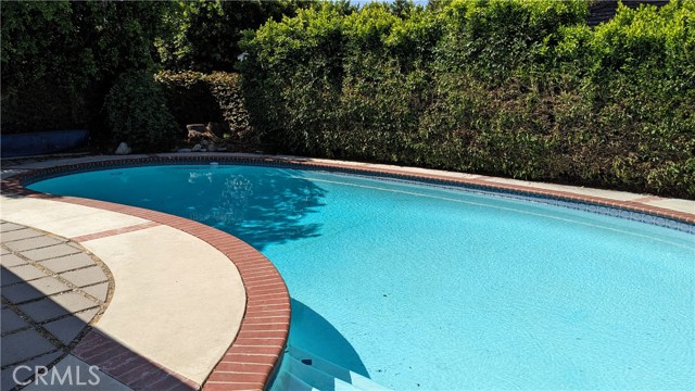 Detail Gallery Image 2 of 23 For 527 S Orchard Dr, Burbank,  CA 91506 - 4 Beds | 1/1 Baths