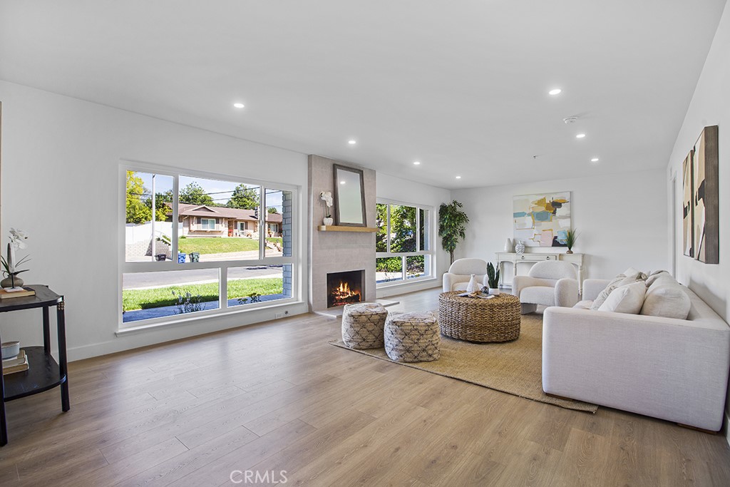 1077 Warwick Avenue, Thousand Oaks, CA 91360