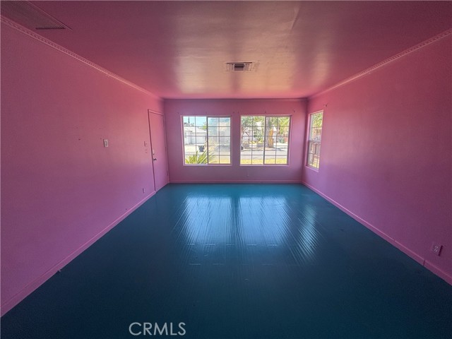 Detail Gallery Image 5 of 35 For 7032 Stansbury Ave, Van Nuys,  CA 91405 - 4 Beds | 3 Baths
