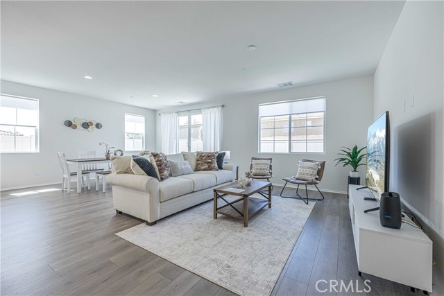 Detail Gallery Image 2 of 28 For 6127 W Avenue J9, Lancaster,  CA 93536 - 4 Beds | 3 Baths