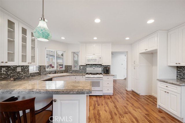 Detail Gallery Image 8 of 31 For 1854 Corte Segundo, Oceanside,  CA 92056 - 3 Beds | 2/1 Baths