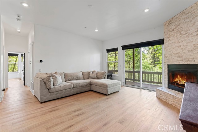 1019 Pintail Circle, Lake Arrowhead CA: https://media.crmls.org/medias/ba091258-fe93-42fc-a4ec-b30cabd83f4f.jpg