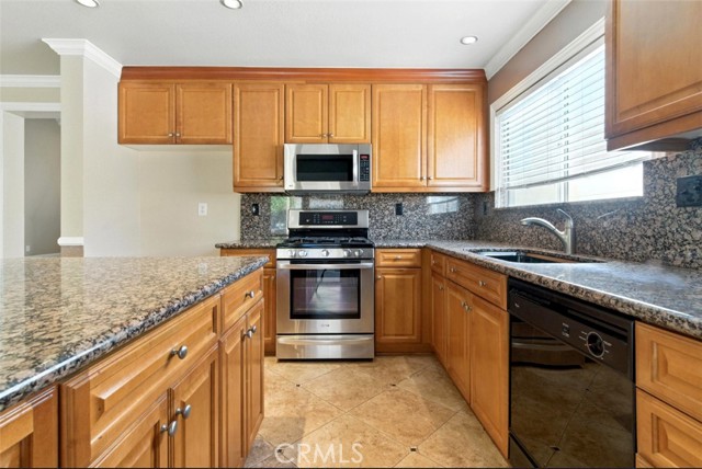 Detail Gallery Image 16 of 38 For 15642 Bristol Ct, Fontana,  CA 92337 - 3 Beds | 2/1 Baths