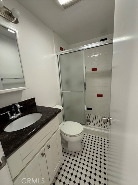 Detail Gallery Image 9 of 27 For 6702 Hillpark Dr #308,  Los Angeles,  CA 90068 - 2 Beds | 2 Baths