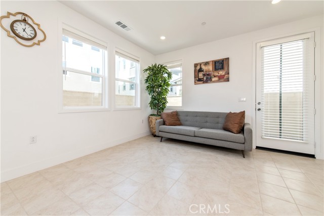 Detail Gallery Image 10 of 42 For 243 Yerba, Irvine,  CA 92618 - 4 Beds | 3/1 Baths