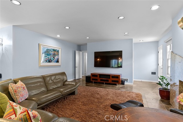 350 Claremont Avenue, Long Beach CA: https://media.crmls.org/medias/ba0ac87b-4fed-4fab-bc8a-4046eef01d0e.jpg