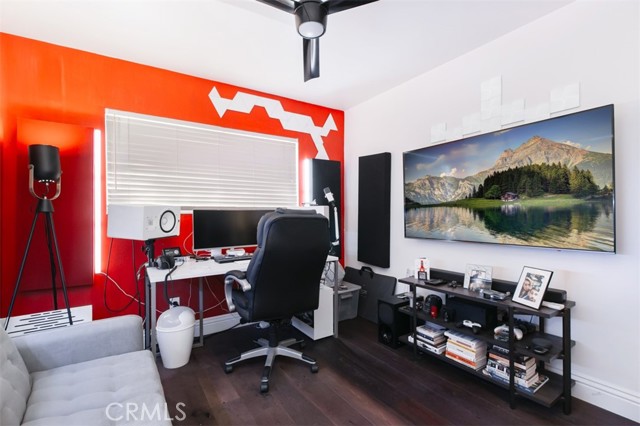 Detail Gallery Image 15 of 36 For 19545 Calvert St, Tarzana,  CA 91335 - 5 Beds | 2/1 Baths