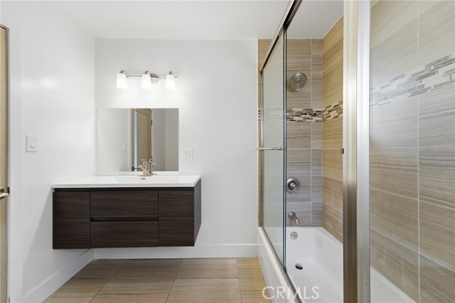 Detail Gallery Image 22 of 57 For 6015 Laurelgrove, North Hollywood,  CA 91606 - 5 Beds | 5 Baths