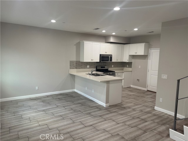 Detail Gallery Image 5 of 32 For 13665 Arrow Bld #3,  Fontana,  CA 92335 - 3 Beds | 2 Baths