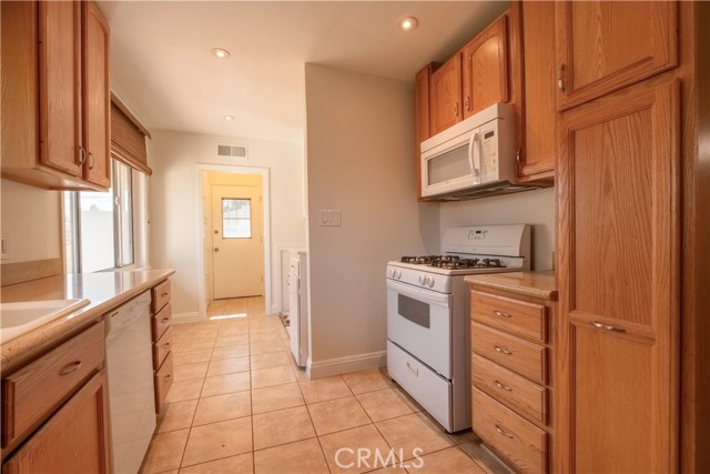 4424 11th Street, Riverside CA: https://media.crmls.org/medias/ba0c9989-146d-4e84-8ca3-b7512222274d.jpg