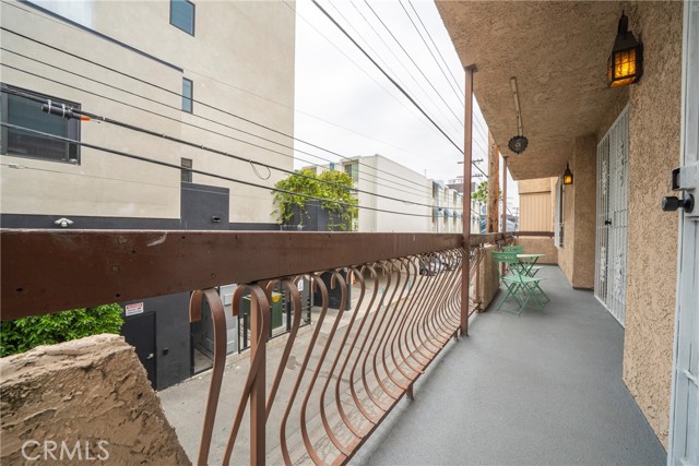 104 S Hayworth Avenue, Los Angeles CA: https://media.crmls.org/medias/ba0cd9b5-3a78-4303-8d2c-bb31b0754169.jpg