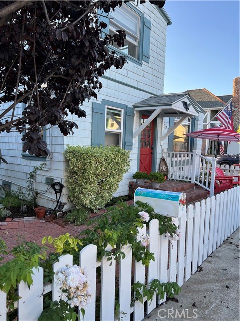 Detail Gallery Image 5 of 37 For 227 Apolena Ave, Newport Beach,  CA 92662 - 3 Beds | 2 Baths