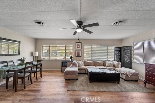 Detail Gallery Image 4 of 49 For 853 S Palm Ave, Hemet,  CA 92543 - 2 Beds | 2 Baths