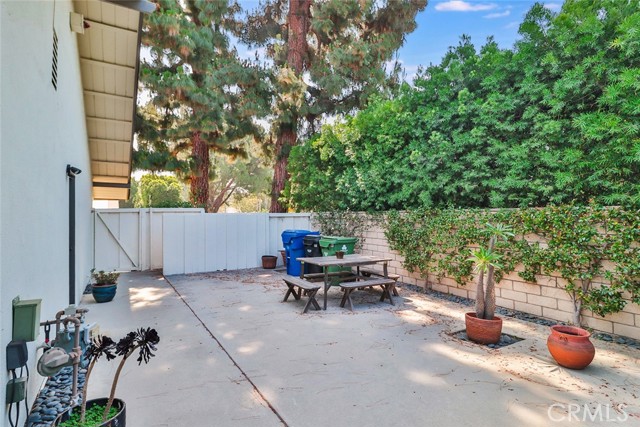 9845 Encino Avenue, Northridge CA: https://media.crmls.org/medias/ba0db7a2-aea7-4b94-93ba-092815e5b03b.jpg