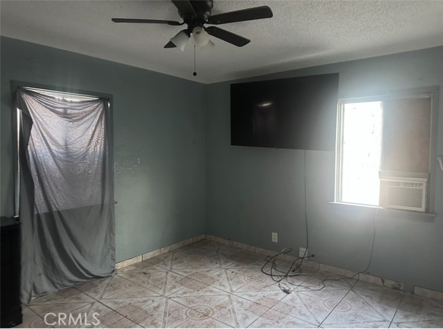 Detail Gallery Image 7 of 10 For 9003 Wadsworth Ave, Los Angeles,  CA 90002 - 2 Beds | 1 Baths