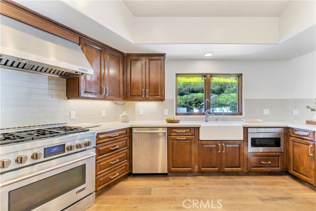 Ba0e7fb8 E711 4b70 897b 6e6d970baf8a