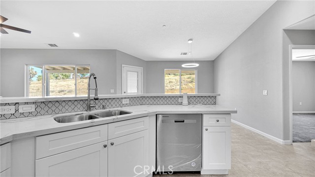 7939 Lassen Avenue, Hesperia CA: https://media.crmls.org/medias/ba0eaabb-8068-4bfe-8a88-7f8bbd087e6a.jpg