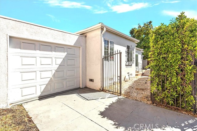 Detail Gallery Image 2 of 34 For 2820 S La Brea Ave, Los Angeles,  CA 90016 - 3 Beds | 2 Baths