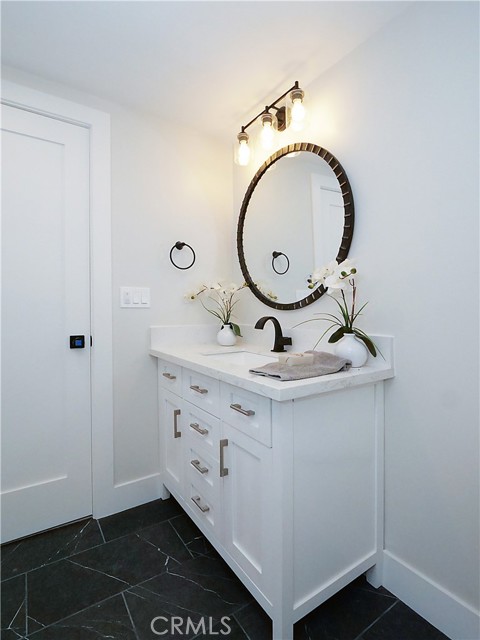 bathroom 2 vanity